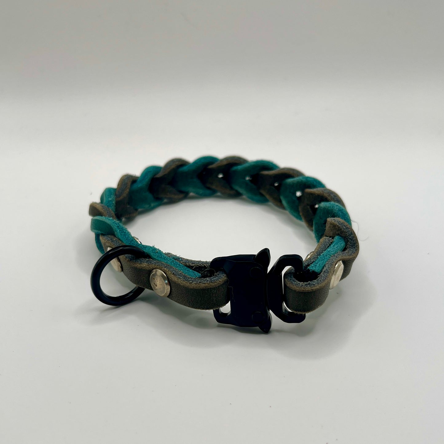 Geflochtenes Lederhalsband mit Safety Snap